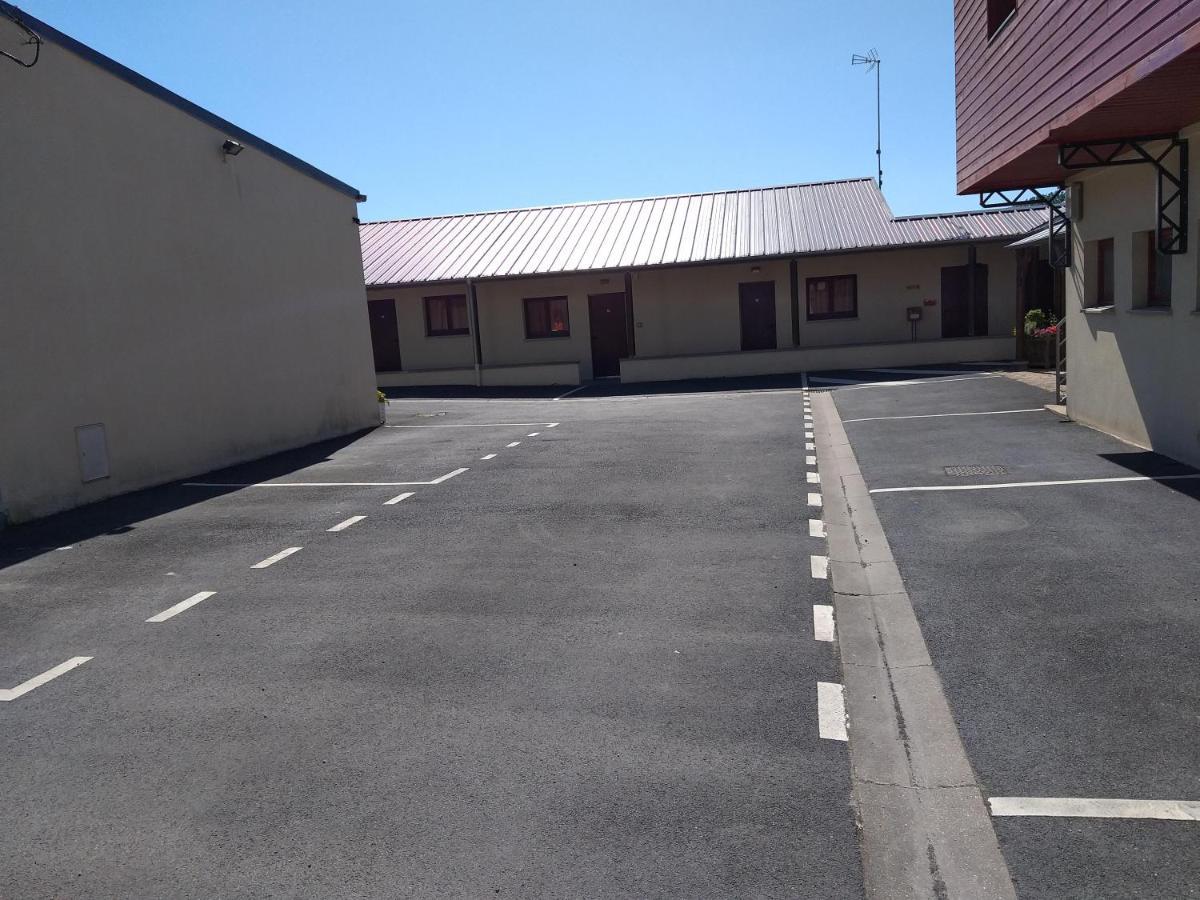 Logis Hotel - Les Paturelles Avesnelles Eksteriør bilde