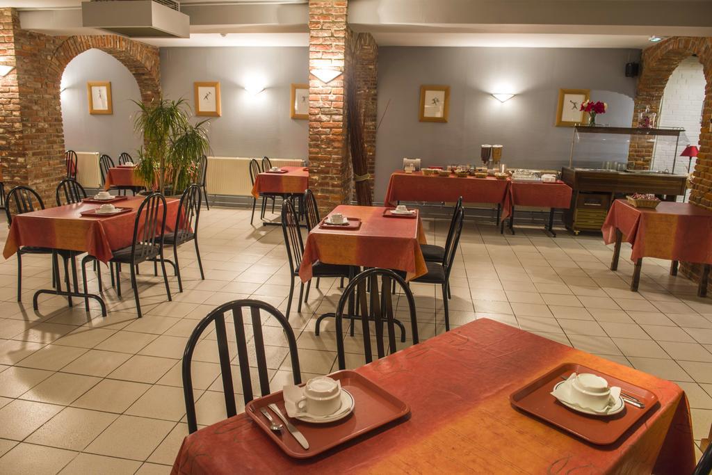 Logis Hotel - Les Paturelles Avesnelles Eksteriør bilde