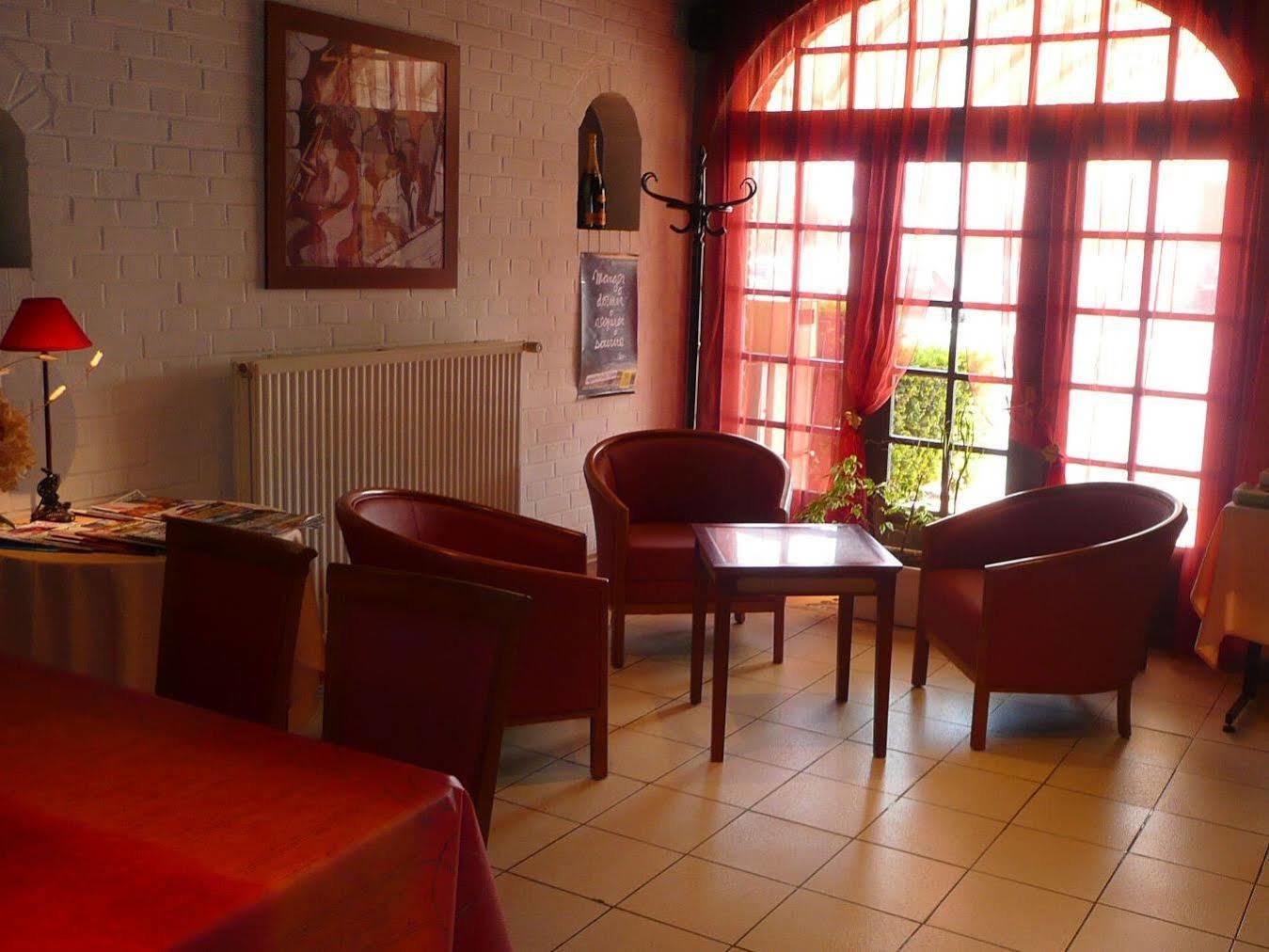 Logis Hotel - Les Paturelles Avesnelles Eksteriør bilde