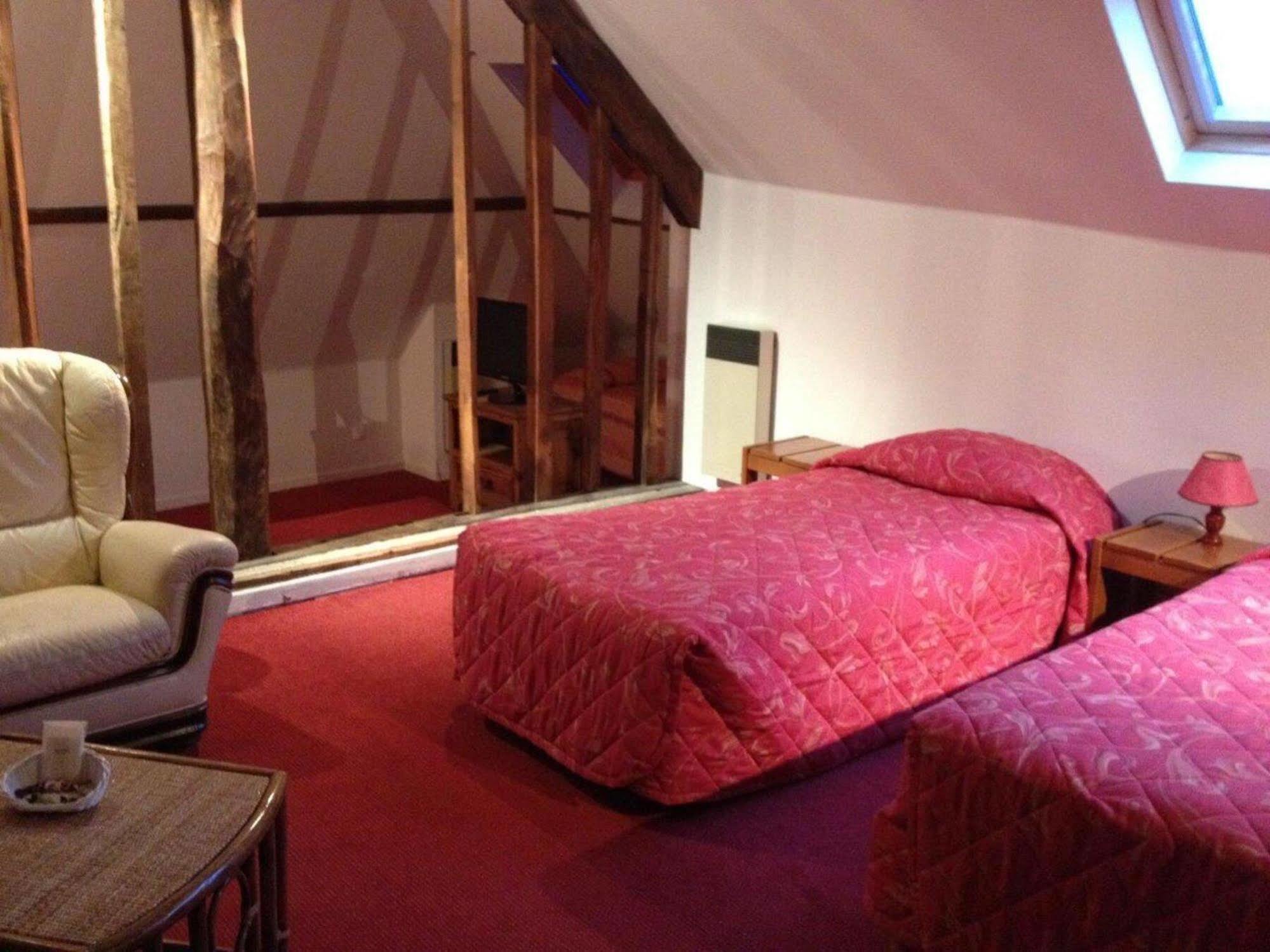 Logis Hotel - Les Paturelles Avesnelles Eksteriør bilde